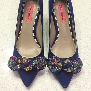 Betsey Johnson Kitten Heels Purple Rhinestone Faux suede Size 7.5